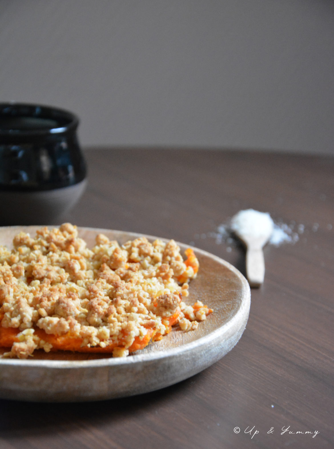 Crumble salé parmesan - carottes • Recettes du quotidien • Up&Yummy